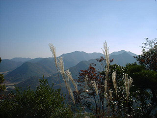 比延山から見る数曽寺山塊のシルエット