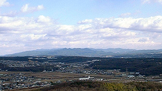 採石場上部から丹生山系・六甲山を望む