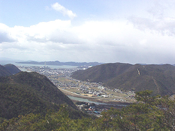 展望岩から見る赤穂の街と雄鷹台山