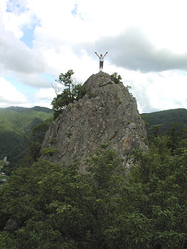 高巖山の大岩その２