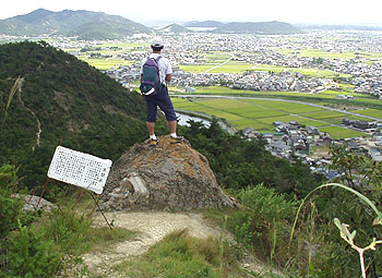 太閤岩から平荘湖を望む