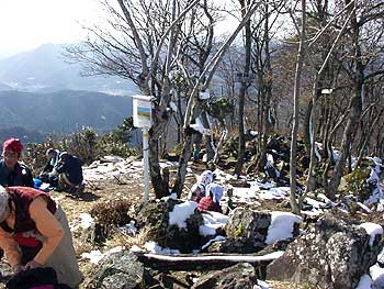 人気スポットの明神山山頂