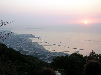 大阪湾の日の出