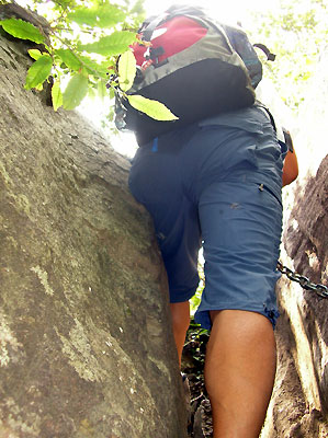立岩を登る