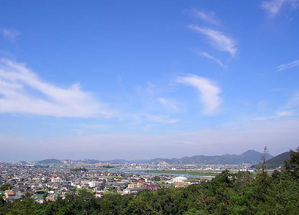 日岡山山頂直下の岩場からの展望